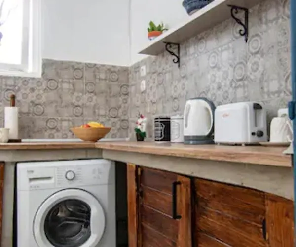 Mascot Bar Street Apartament Rhodes City