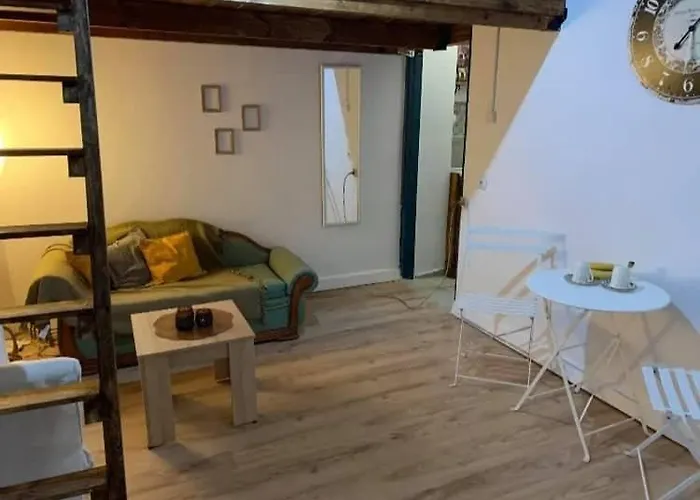 Mascot Bar Street Apartament *