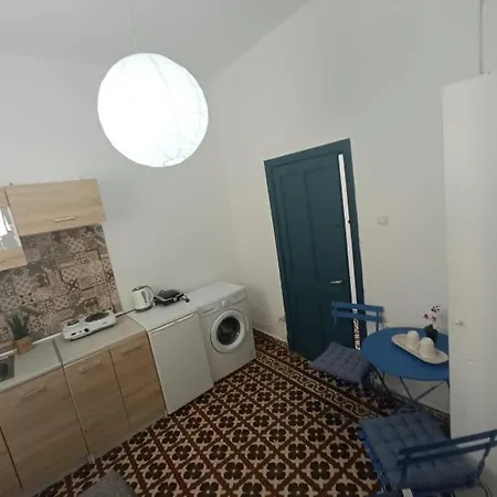Mascot Bar Street Apartment Rhodes City